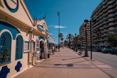 What's included in a full car service in Spain?